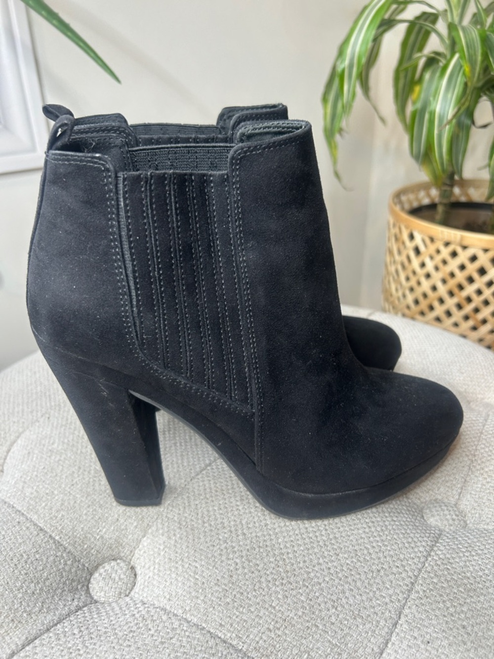H&M Black Faux Suede Block Heel Ankle Boots Women’s Size 8